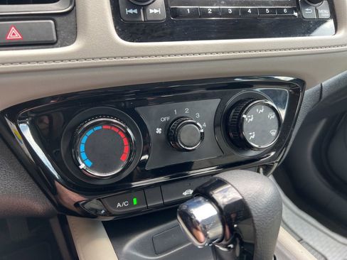 Used 2021 Honda HR-V LX image 10