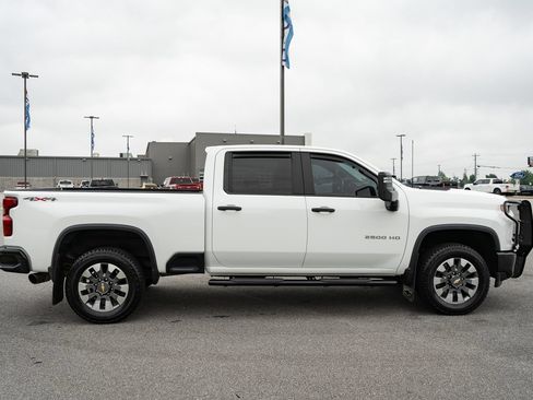 Used 2022 Chevrolet Silverado 2500 Custom w/ Custom Value Package AWD/4WD image 11