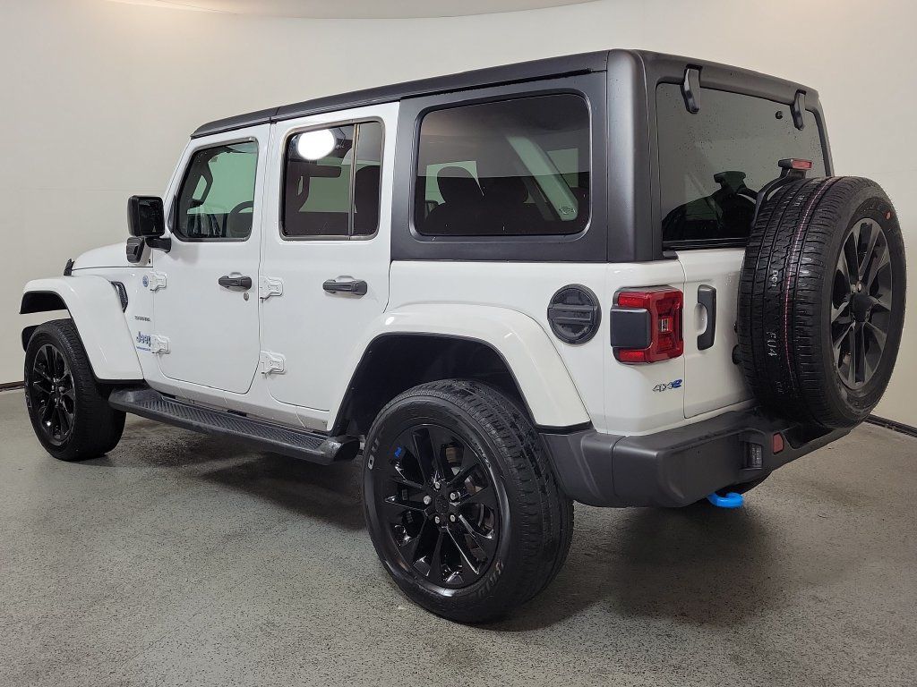 Used 2023 Jeep Wrangler Unlimited Sahara w/ Cold Weather Group AWD/4WD image 5