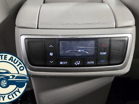 Used 2017 Toyota Highlander XLE image 32