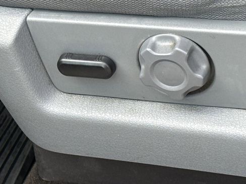 Used 2013 Ford F150 XLT w/ XLT Chrome Pkg image 23