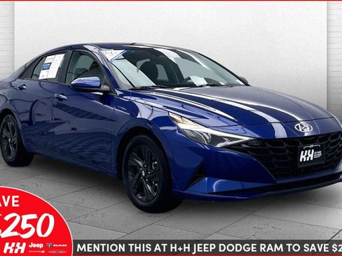 Used 2022 Hyundai Elantra SEL w/ Cargo Package FWD image 1
