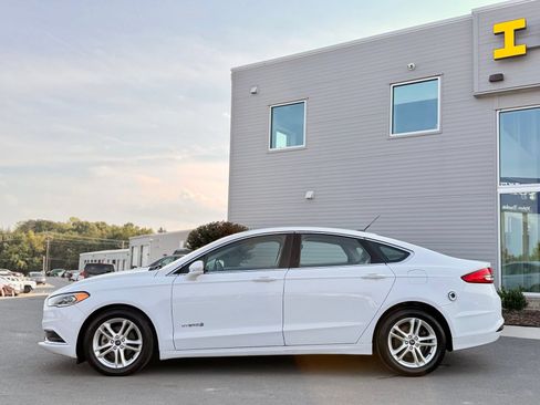 Used 2018 Ford Fusion SE w/ Equipment Group 602A FWD image 11