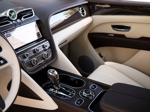 Used 2025 Bentley Bentayga Extended Wheelbase image 10