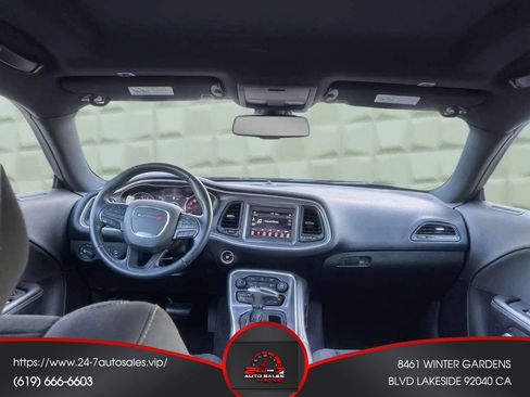 Used 2019 Dodge Challenger SXT image 18