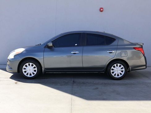 Used 2016 Nissan Versa SV image 2