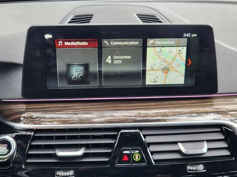 Used 2018 BMW 530e image 16