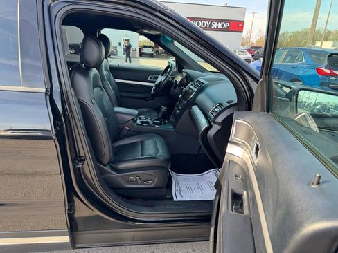 Used 2016 Ford Explorer XLT w/ Equipment Group 202A image 9