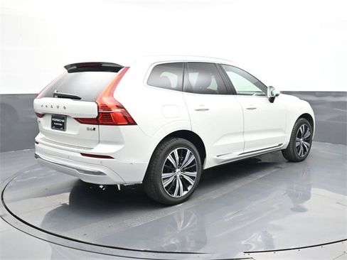 Used 2022 Volvo XC60 B6 Inscription w/ Advanced Package image 18