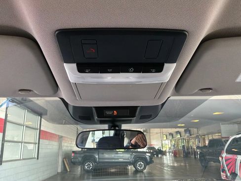 Used 2025 Nissan Rogue SV FWD image 15