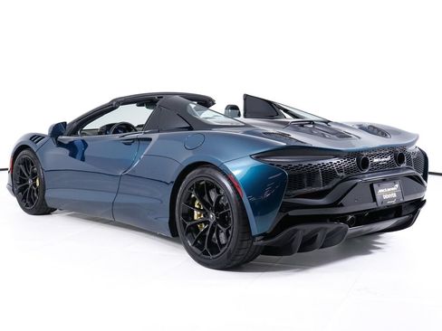 Used 2025 McLaren Artura Spider RWD image 4