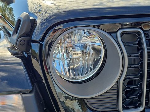 Used 2025 Jeep Gladiator Nighthawk image 7