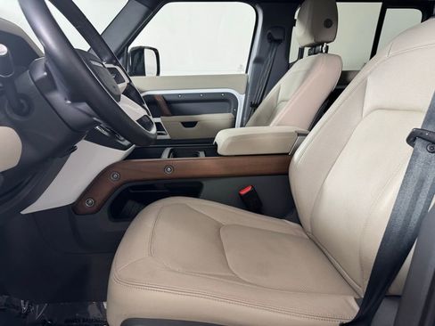 Used 2023 Land Rover Defender 130 SE image 22