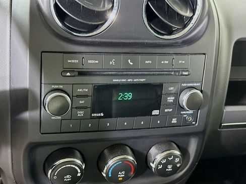 Used 2016 Jeep Patriot High Altitude FWD image 5