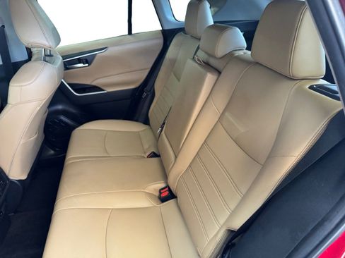 Used 2023 Toyota RAV4 XLE Premium image 13