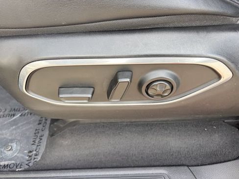 Used 2024 Jeep Wagoneer L Series III w/ Flexible Seating Group AWD/4WD image 7