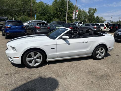 Used 2014 Ford Mustang GT Premium RWD image 3