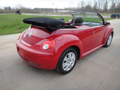 Used 2010 Volkswagen Beetle Final Edition FWD image 15