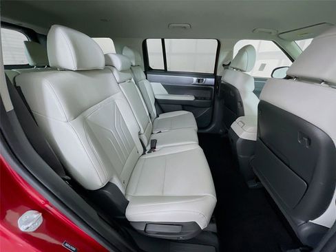 Used 2025 Hyundai Santa Fe SEL FWD image 30