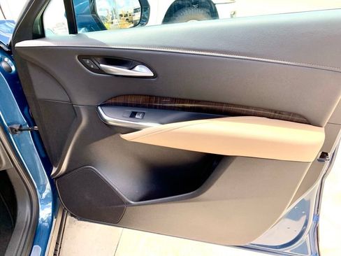 Used 2025 Cadillac XT4 Premium Luxury FWD image 27
