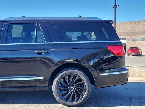 Used 2021 Lincoln Navigator L Reserve image 9