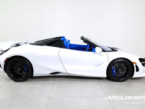 New 2026 McLaren 750S Spider RWD image 11