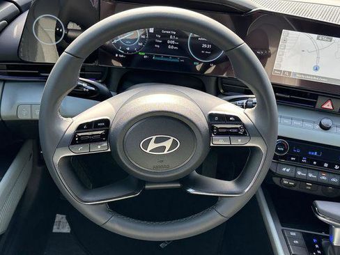 New 2025 Hyundai Elantra Limited image 23