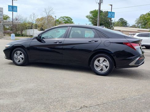 Used 2025 Hyundai Elantra SE image 5