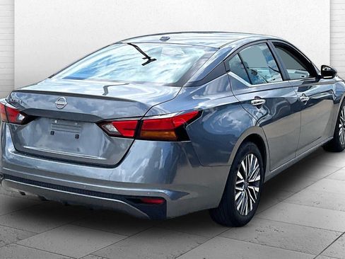 Used 2025 Nissan Altima 2.5 SV FWD image 5