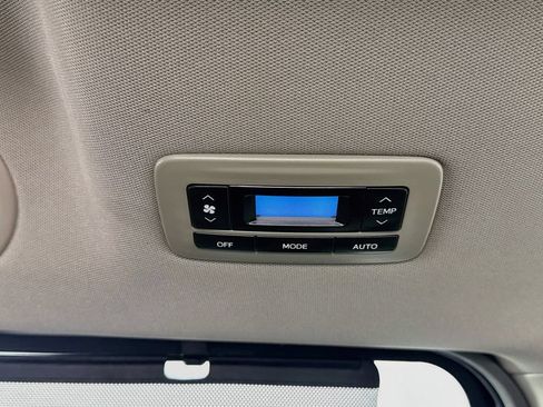 Used 2017 Toyota Sienna XLE Premium FWD image 25
