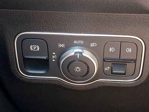 Used 2023 Mercedes-Benz GLB 250 4MATIC image 25