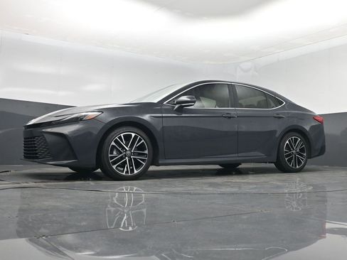 Used 2025 Toyota Camry XLE image 45