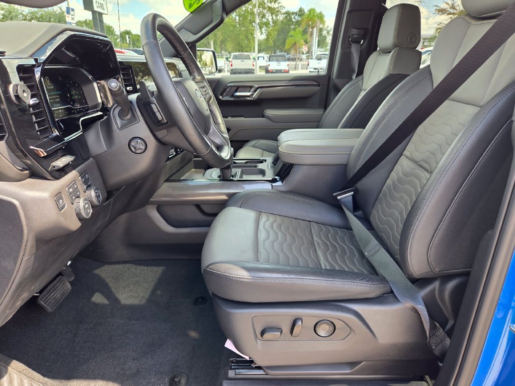 Used 2025 Chevrolet Silverado 1500 ZR2 w/ Technology Package AWD/4WD image 6