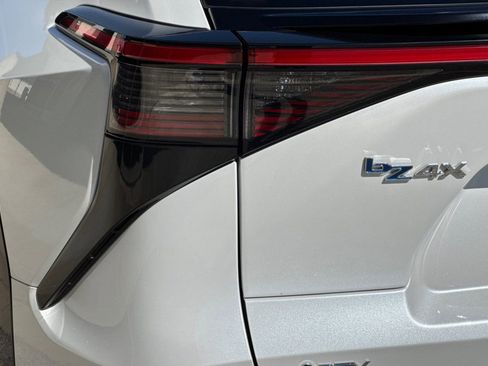 Used 2024 Toyota bZ4X XLE w/ Weather Package FWD image 27
