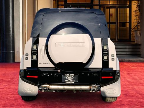 New 2026 Land Rover Defender 110 X-Dynamic SE image 4