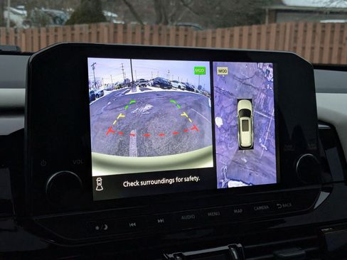 Used 2022 Nissan Pathfinder Platinum w/ Cargo Package image 15