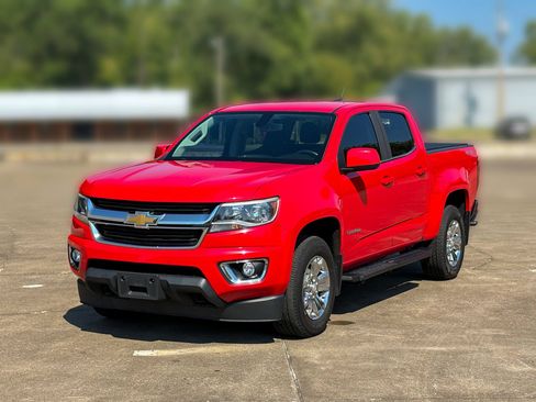 Used 2017 Chevrolet Colorado LT w/ LT Convenience Package AWD/4WD image 4