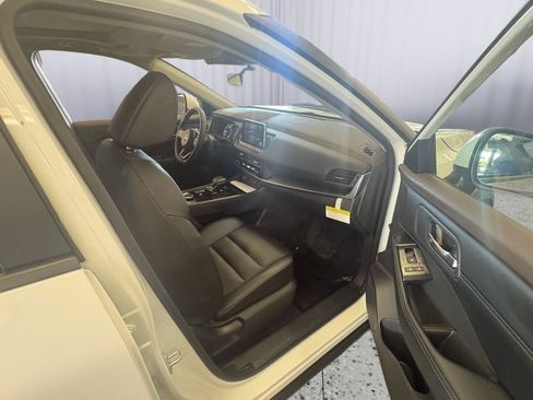 Used 2023 Nissan Rogue SV w/ SV Premium B Package AWD/4WD image 16