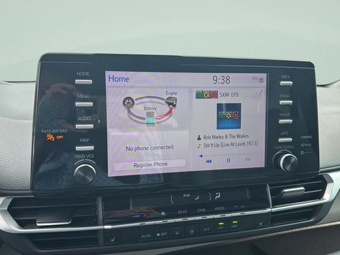 Used 2022 Toyota Sienna XLE FWD image 11