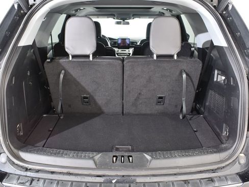 Used 2022 Ford Explorer XLT w/ Equipment Group 202A AWD/4WD image 21