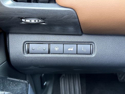 New 2026 Nissan Pathfinder Platinum AWD/4WD image 28