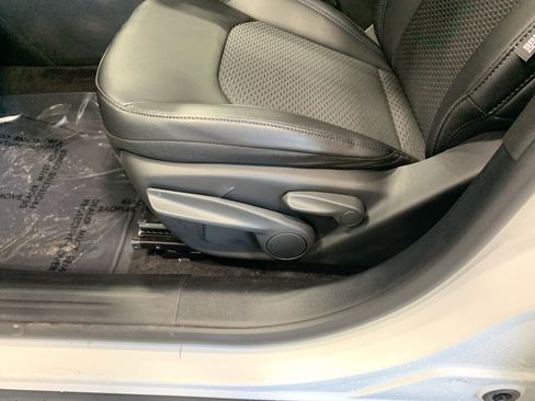 New 2026 Jeep Compass Latitude AWD/4WD image 17