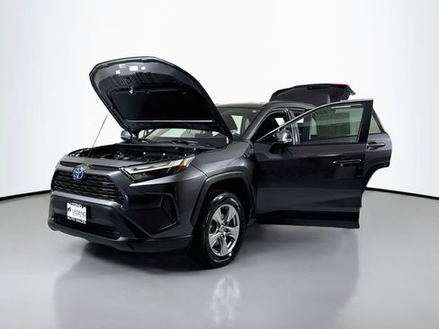 Used 2023 Toyota RAV4 LE AWD/4WD image 18