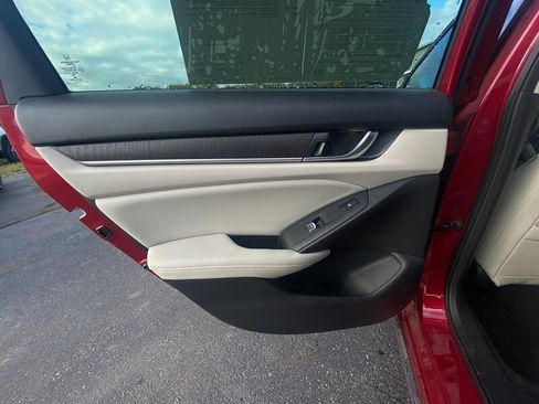 Used 2018 Honda Accord Touring image 24