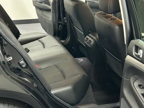 Used 2011 INFINITI G25 x w/ Moonroof Pkg image 10