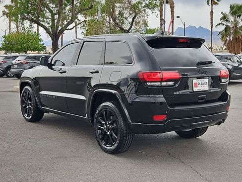 Used 2022 Jeep Grand Cherokee Laredo X AWD/4WD image 8