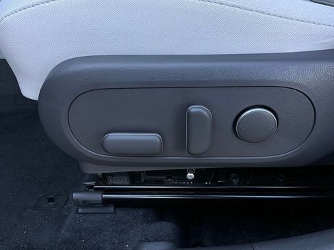 Used 2025 Hyundai Kona SEL image 11