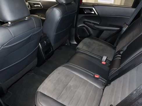 Used 2024 Mitsubishi Outlander SE image 22