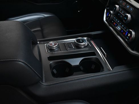 Used 2024 Ford Expedition XLT image 31