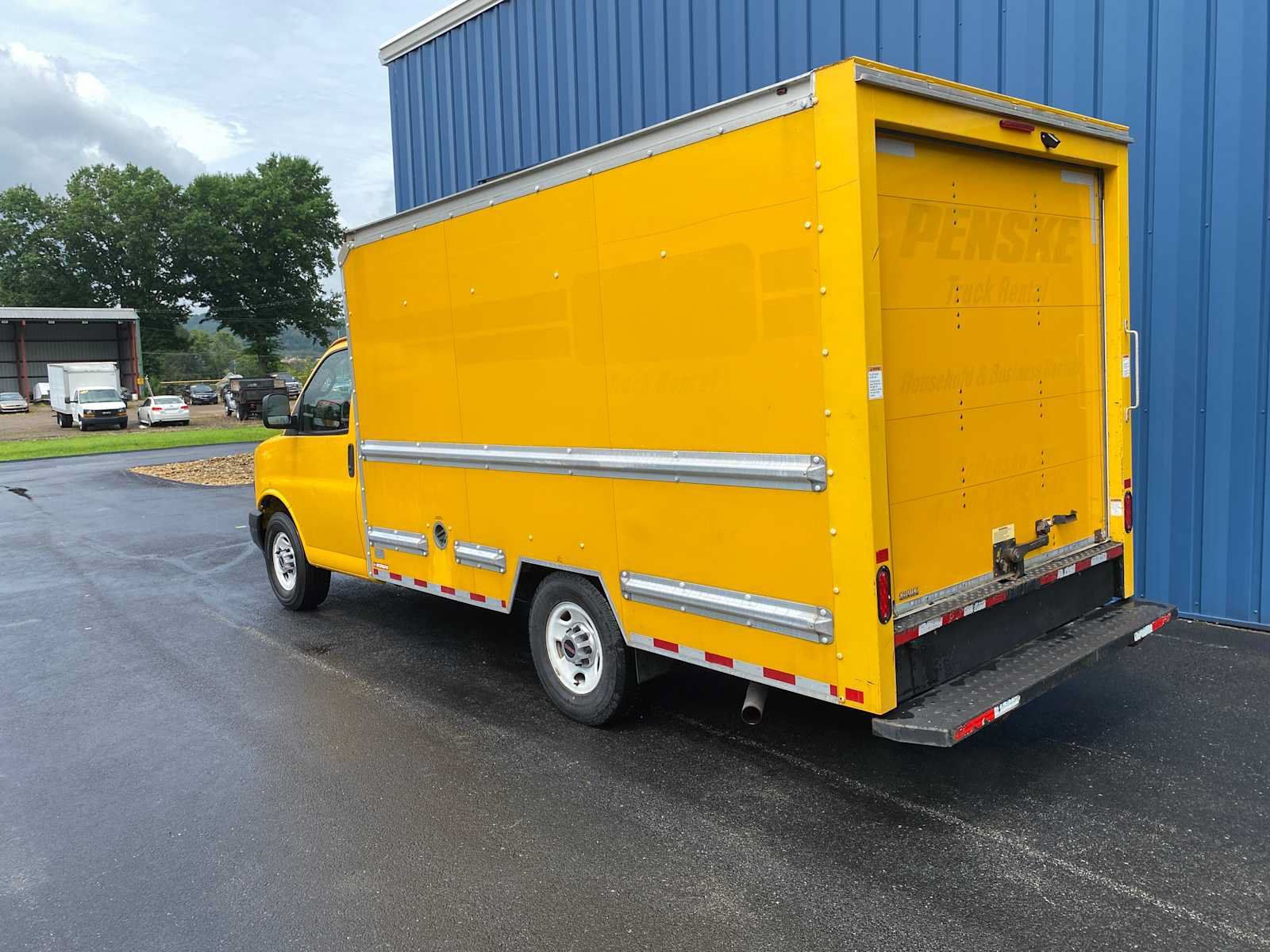Used 2018 GMC Savana 3500 w/ Driver Convenience Package RWD image 3